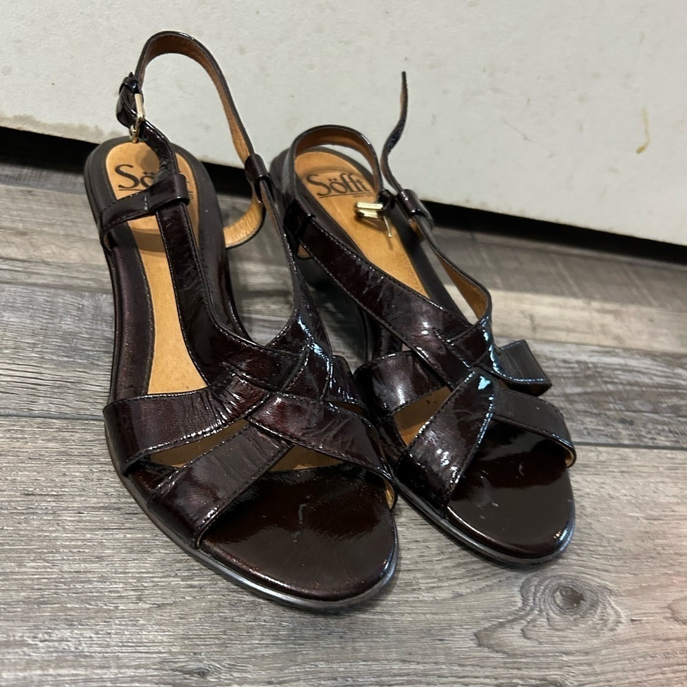 Sofft Women's Brown patent  Leather heeled Sandals size 7